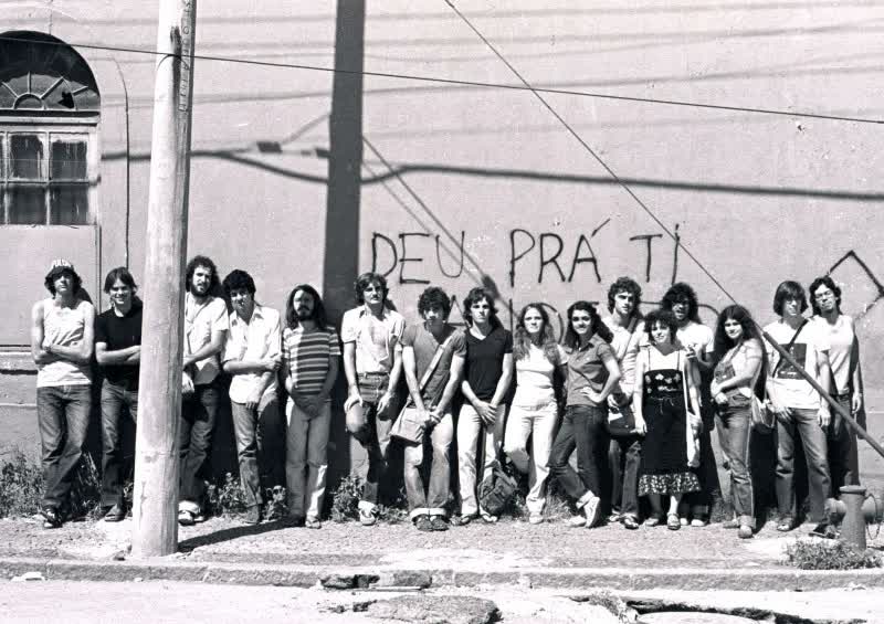 Equipe do filme “Deu pra Ti, Anos 70”. Nei Lisboa é o quinto da esquerda para a direita.